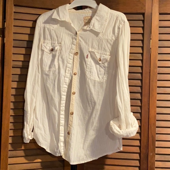 Levi’s button up shirt - Picture 3 of 3